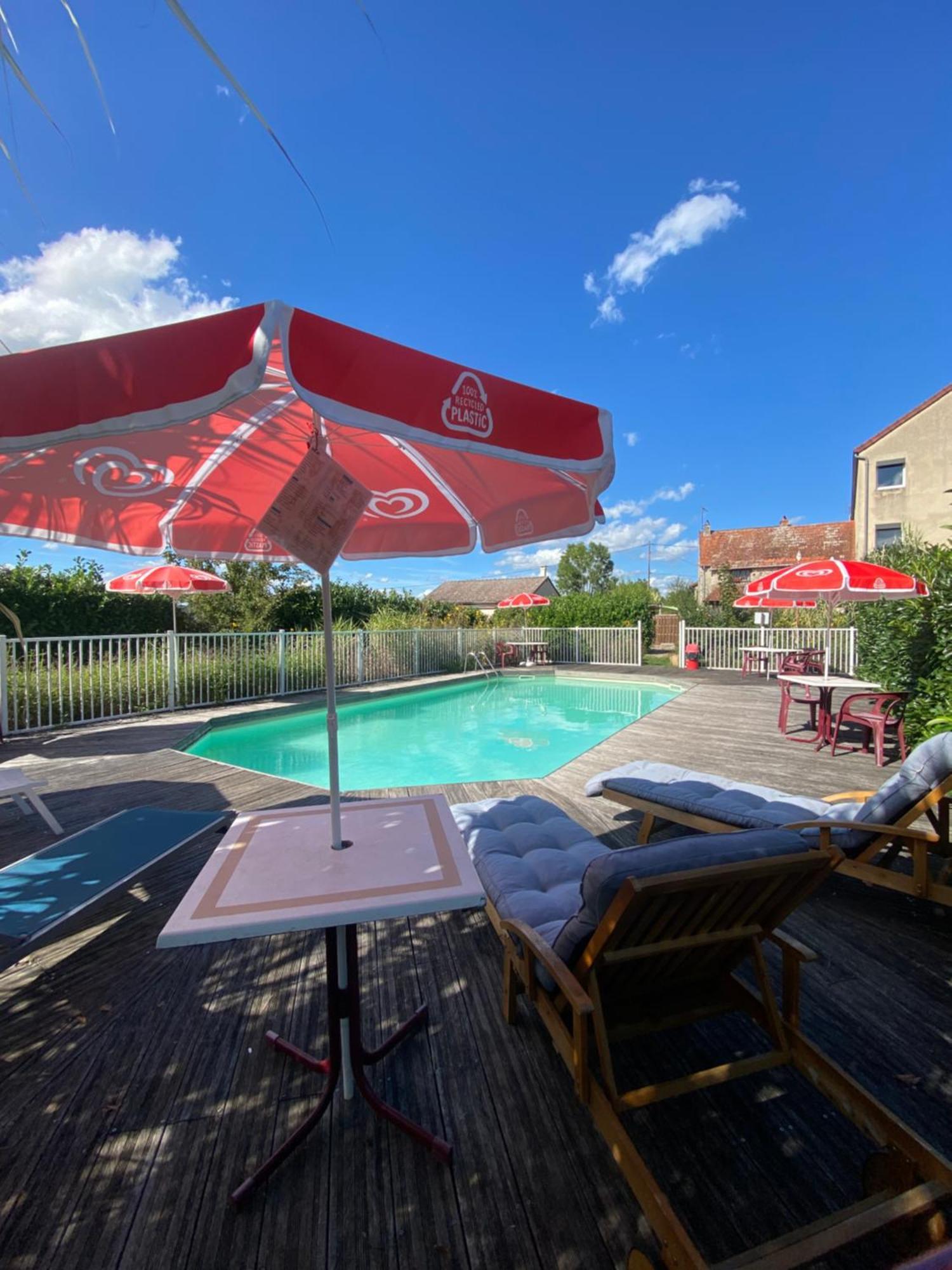 Hotel Restaurant La Place Malay-le-Grand Buitenkant foto