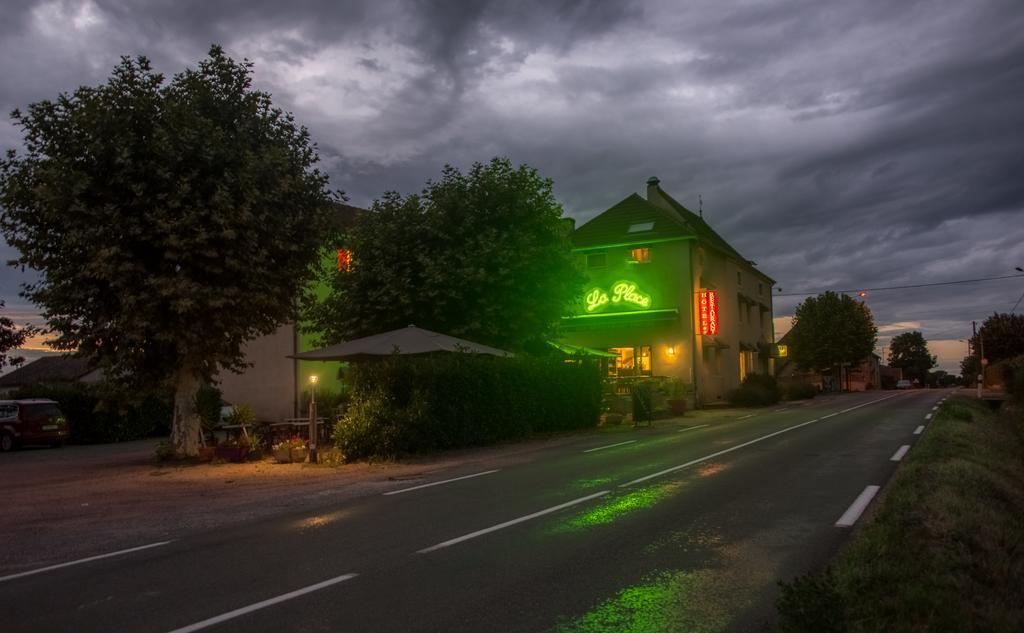 Hotel Restaurant La Place Malay-le-Grand Buitenkant foto