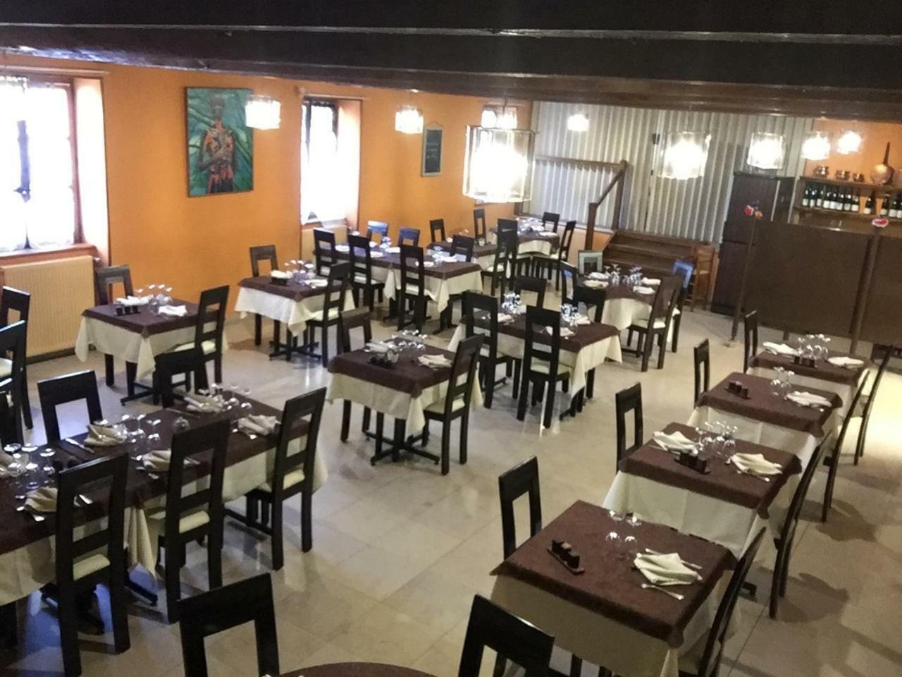 Hotel Restaurant La Place Malay-le-Grand Buitenkant foto